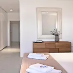 Villa Elegant Seaside Villa, Great Views, Infinity Pool, Lia, Mykonos *