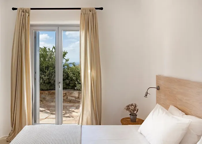 Elegant Seaside Villa, Great Views, Infinity Pool, Lia, Mykonos